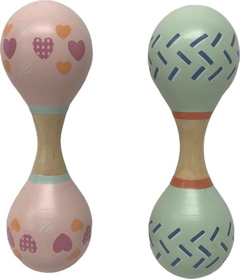 Verschillende soorten houten rammelaars en sambaballen