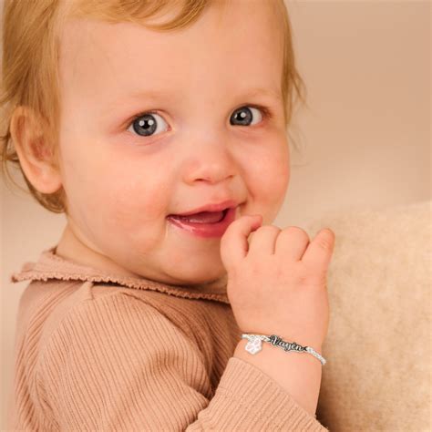 Baby armbandje met parels en zilveren sluiting