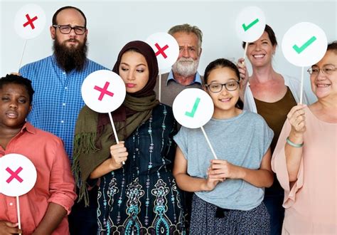 Illustratie van twee moeders met verschillende meningen over baby-oorbellen