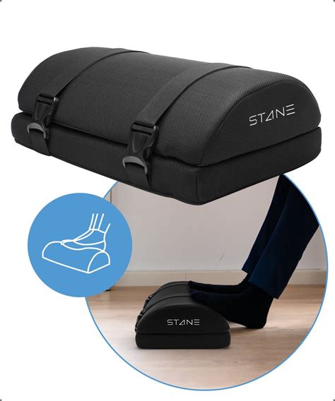 Detailopname van een verstelbare voetensteun en wasbare bekleding van een kinderstoel