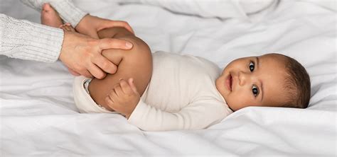 Illustratie van correcte luierwissel en huidverzorging