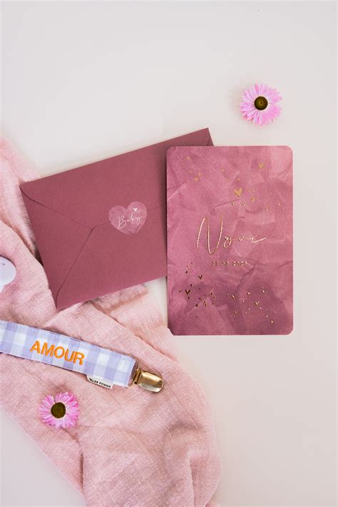 Een collage van verschillende stijlen geboortekaartjes.