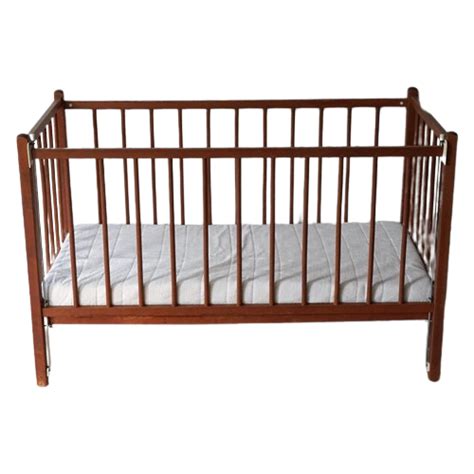 Detailfoto van uitneembare spijlen op een ledikant.