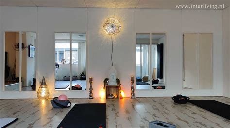 Interieur van een rustige yogastudio