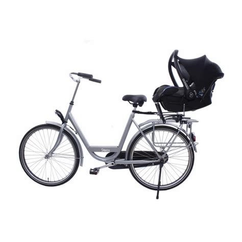Afbeelding van een fiets met een Baby Mee drager waarop een Maxi-Cosi is bevestigd.