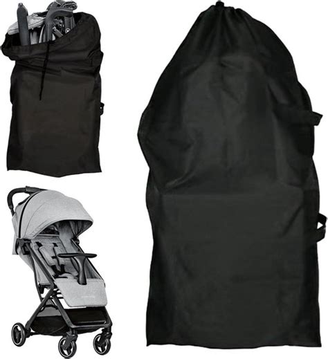 Illustratie van een kinderwagen in een transporttas, die beschermd wordt tegen beschadigingen.