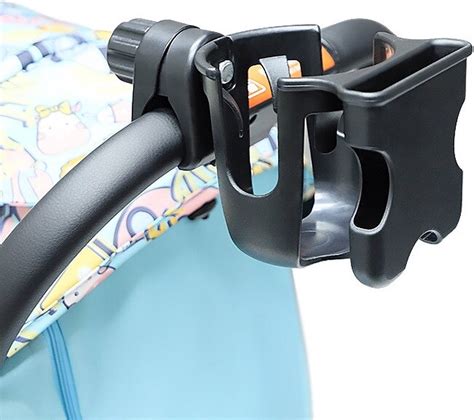 Overzicht van diverse kinderwagen accessoires, zoals een bekerhouder, telefoonhouder, paraplu en haak voor tassen.