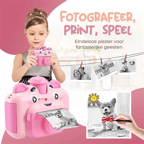 Voorbeeld van een zwart-wit foto uitgeprint door een kindercamera met printer, klaargemaakt om ingekleurd te worden.