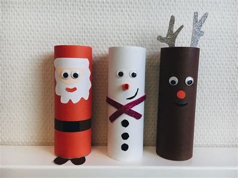 Kerstversiering gemaakt van wc-rollen