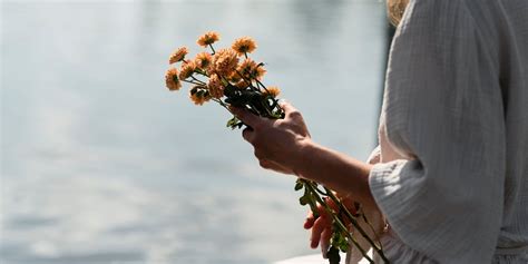 Symbolische afbeelding van verlies en rouw, passend bij het thema doodgeboorte.