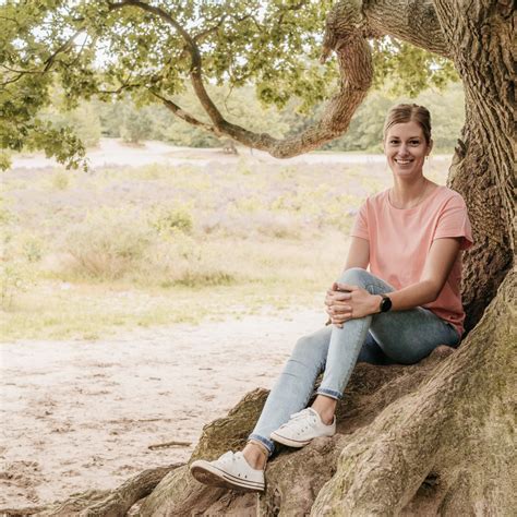 Marloes, Sven en hun dochter Olivia genieten van een gezinsmoment in de natuur.