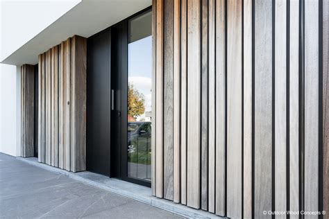 Detail van de gladde, splintervrije afwerking van houten speelgoed.