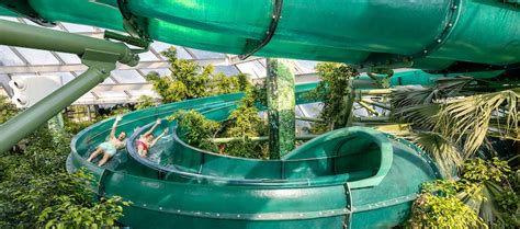 Impressie van de Aqua Mundo in Center Parcs Het Heijderbos met de wildwaterbaan.