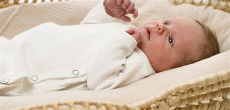 Unisex babykleding in neutrale tinten