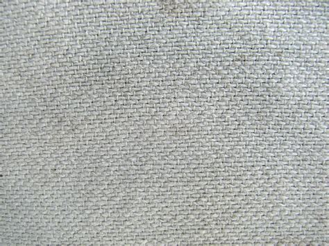 Vergelijking van de textuur en stevigheid van een tricot en een geweven draagdoek.