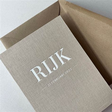 Geboortekaartje met foliedruk en bijpassende tag