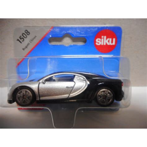 Close-up foto van de Siku Bugatti Chiron, die de gedetailleerde afwerkingen, zoals de koplampen, grille en velgen, in beeld brengt.