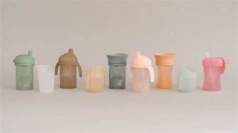 Collage van diverse Difrax producten: drinkbekers, oefenbekers en fopspenen