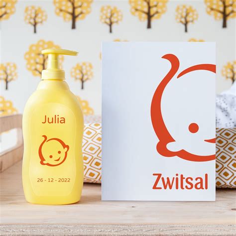 Voorbeeld van een gepersonaliseerde Zwitsal wasgel fles in een giftbox