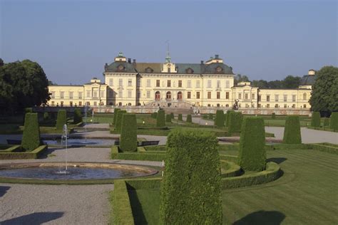 Het Drottningholm Paleis met zijn elegante architectuur