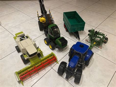 Overzicht van diverse Bruder landbouwvoertuigen en accesoires