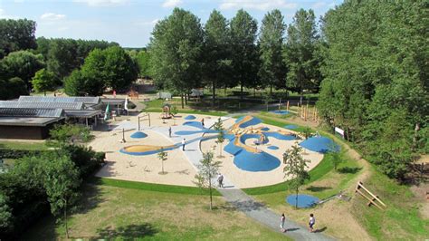 Een overzichtskaart van Domein Puyenbroeck met verschillende recreatiemogelijkheden.