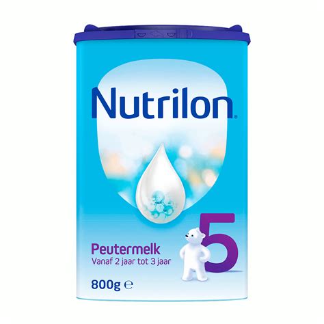 Foto van een pak Nutrilon met een dikke zwarte streep eroverheen.