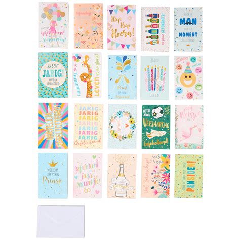 Collage van diverse grappige wenskaarten met verhuisthema.