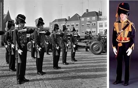 Groepsfoto van de Alfa Batterij (Gele Rijders) in ceremonieel tenue, 1967