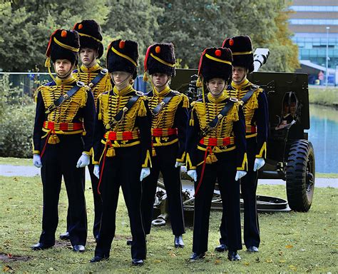 Gedetailleerd ceremonieel tenue van een Gele Rijder