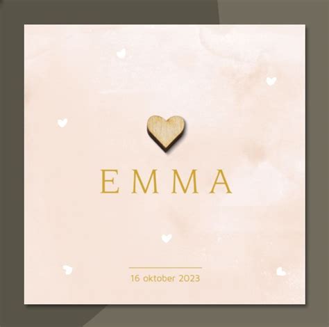 Houten geboortekaartje met reliëf van aangeplakt houten vormpje