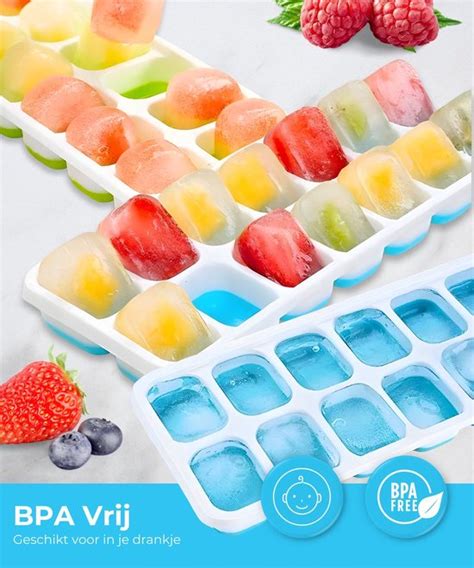 IJsblokjesvorm gevuld met zelfgemaakte babyvoeding