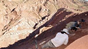 Een baby die veilig de wereld ontdekt in een huis dat is aangepast aan zijn behoeften.