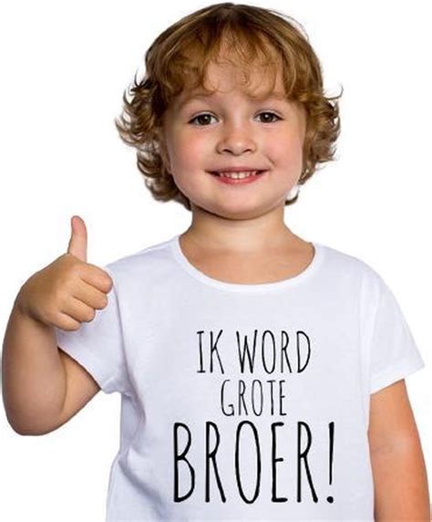 Kinderen met een T-shirt met de tekst 