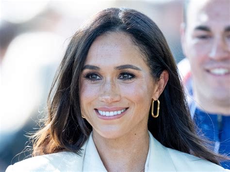 Screenshot van Meghan Markle uit haar aankondigingsvideo