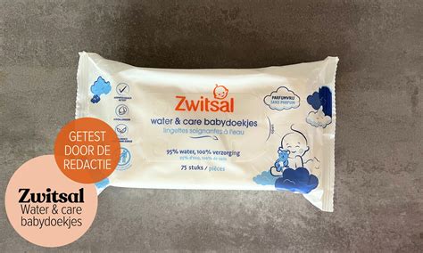 Illustratie die de stappen voor het vullen en de reiniging van een babydoekjes box toont.