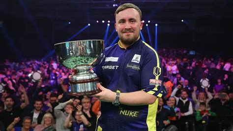 Gerwyn Price met de Grand Slam of Darts trofee