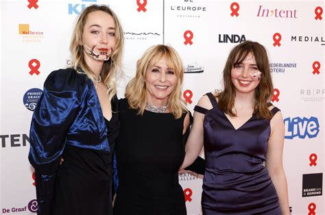 Foto van Angela Groothuizen met haar dochters