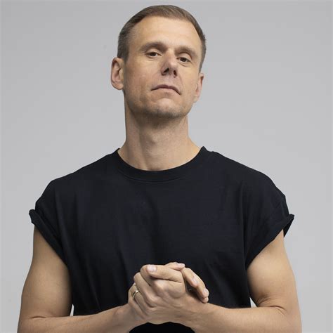 Collage van iconische albumhoezen van Armin van Buuren