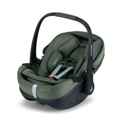 Illustratie van een Joolz kinderwagen met een Maxi-Cosi autostoel erop bevestigd met adapters.