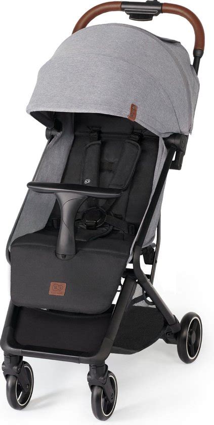 Vergelijking van de zonnekap van de Kinderkraft buggy met een grotere, meer beschermende zonnekap.