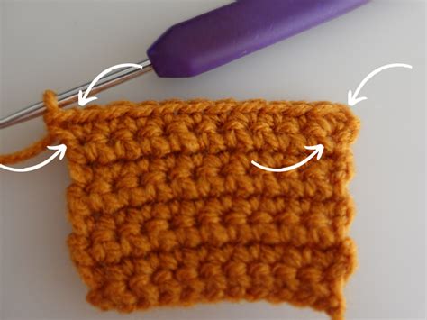 Illustratie van het stoppen met meerderen bij het haken van een muts