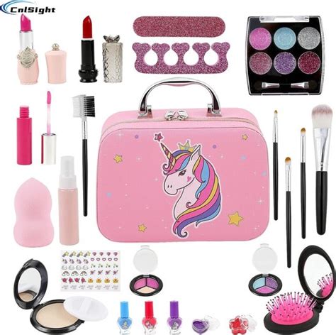 Verschillende soorten make-up koffers en sets voor kinderen.