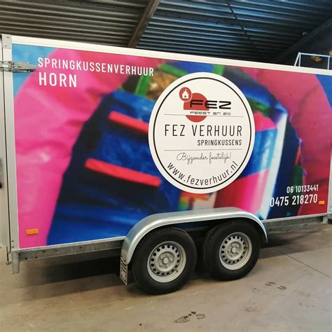 Illustratie van verschillende merken die gratis babydozen aanbieden om nieuwe klanten te werven.