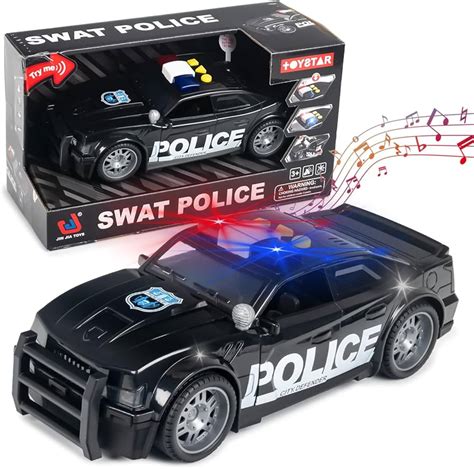 Interieur van een elektrische speelgoed politieauto met werkende portofoon, dashboard en multimedia-opties.