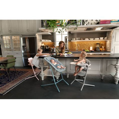 Schematische weergave van de Cybex Lemo kinderstoel met focus op het aluminium frame en houten elementen.