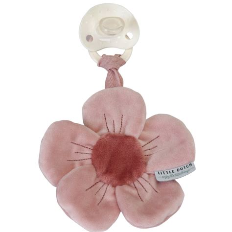 Foto van een baby die knuffelt met een speendoekje waaraan een speen is bevestigd.