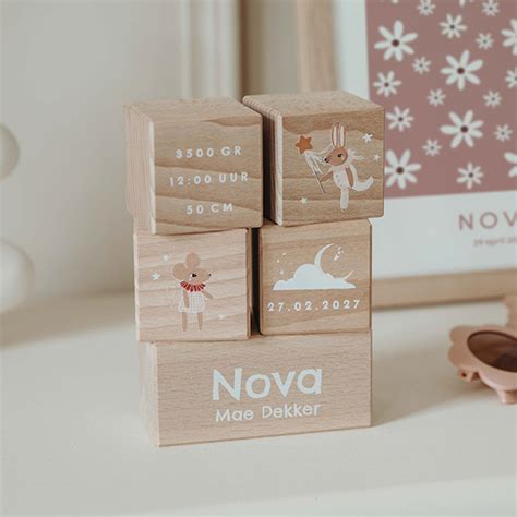 Voorbeelden van gepersonaliseerde kraamcadeaus.