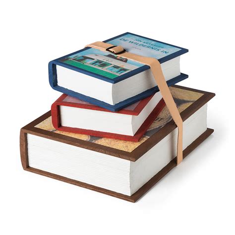 Een stapel diverse boeken, variërend van kookboeken en sportboeken tot reisgidsen.