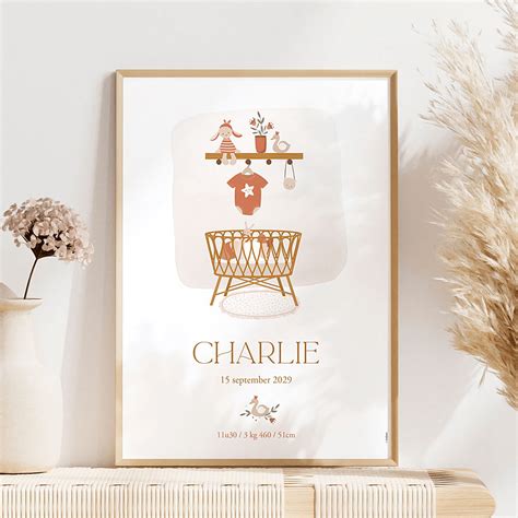 Een handgemaakt geboorteposter met sterrenkaart en babygegevens.